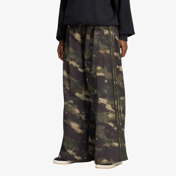 adidas Originals Hlače adidas Badigirl Camouflage Adilenium Track Pant Night Cargo/ Aurora Coffee/ Olive Strata M