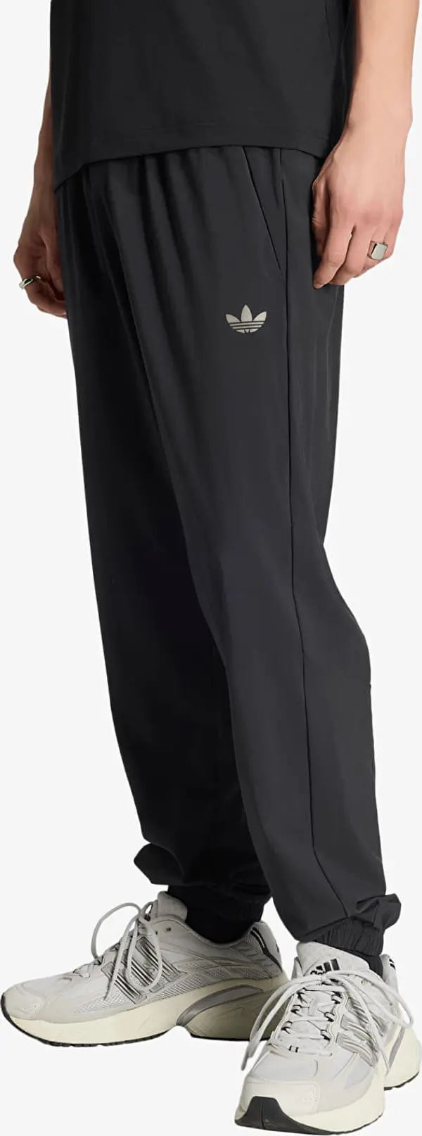 adidas Originals Hlače adidas Tech Trefoil Essentials Track Pant Black L