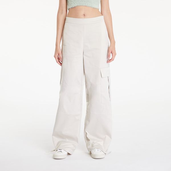 Calvin Klein Hlače Calvin Klein Jeans Satin Cargo Utility Pant Eggshell S