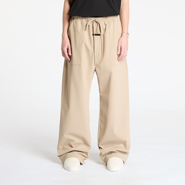 Fear of God Hlače Fear Of God ESSENTIALS Bonded Nylon Utility Pant Desert Sand L