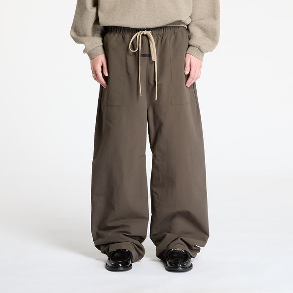 Fear of God Essentials Hlače Fear Of God ESSENTIALS Military Nylon Utility Pant Brown L