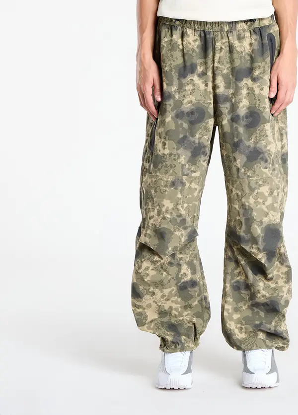Nike Hlače Nike Tech Men's Dri-FIT Woven Camo Loose-Fit Pants Neutral Olive/ Black S