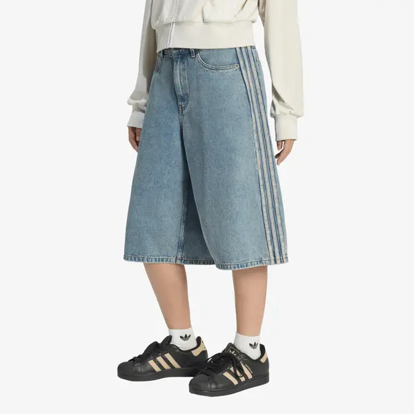 adidas Originals Kratke hlače adidas Mid Rise Denim Jorts Worn Blue Denim 2