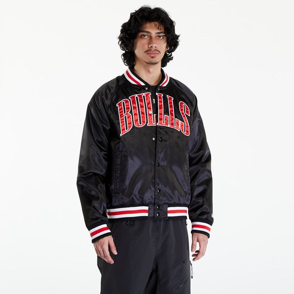 New Era New Era Chicago Bulls NBA Applique Satin Bomber Jacket UNISEX Black/ Front Door Red