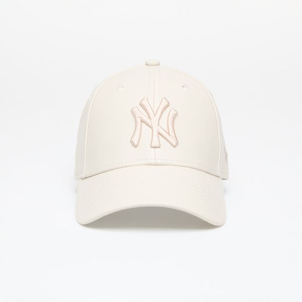 New Era New Era New York Yankees Faux Leather Womens 9FORTY Adjustable Cap Light Beige Universal