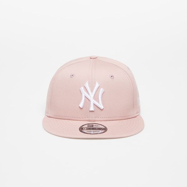 New Era New Era New York Yankees League Essential 9FIFTY Snapback Cap Pink