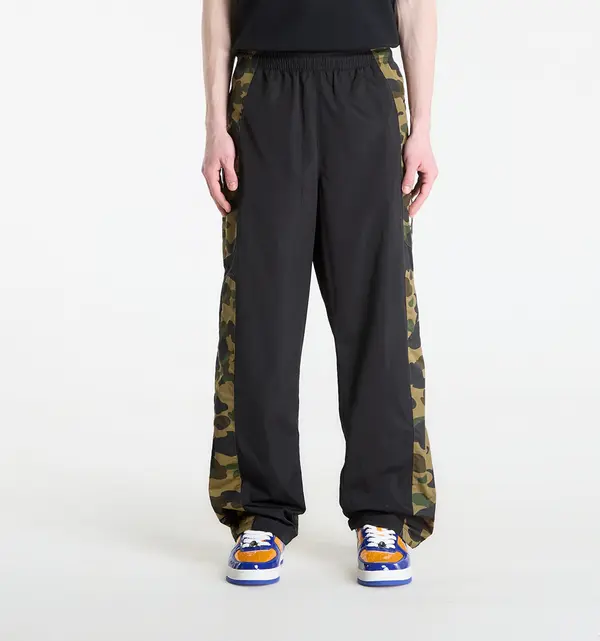 A BATHING APE Superge A BATHING APE 1St Camo Relaxed Fit Track Pants Green S