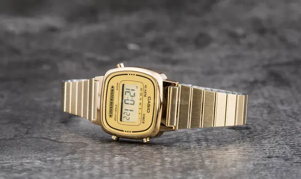 Casio Ure Casio LA 670GA-9 Gold Universal
