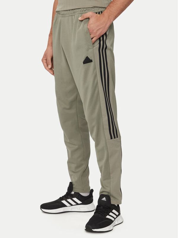 adidas adidas Spodnji del trenirke Tiro IS1504 Zelena Regular Fit