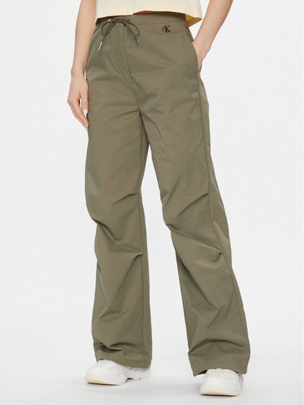 Calvin Klein Jeans Calvin Klein Jeans Hlače iz tkanine Parachute Pant J20J222609 Khaki Regular Fit