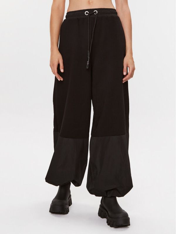 MMC Studio MMC Studio Spodnji del trenirke 6 Črna Relaxed Fit