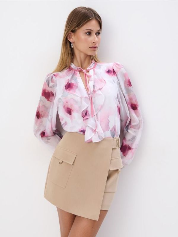 Mohito Mohito - Bluza z okrasnim vozlom - bela