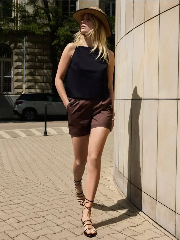 Mohito Mohito - Kratke hlače s pasom - rjava