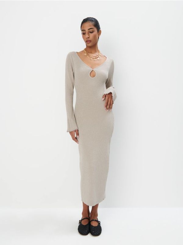 Mohito Mohito - Obleka midi s kovinsko nitjo - sand