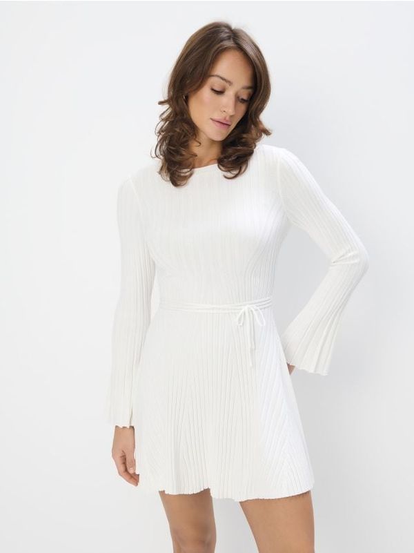 Mohito Mohito - Obleka mini s krojem črke A - bela