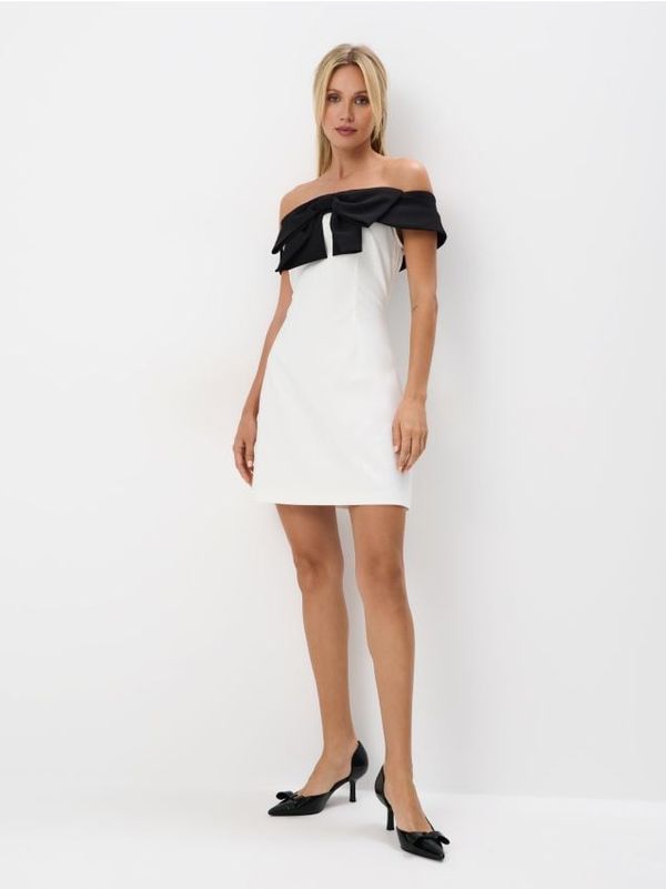 Mohito Mohito - Obleka mini z okrasnim delom - bela