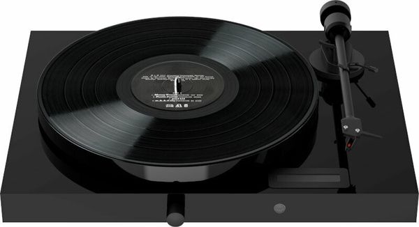 Pro-Ject Pro-Ject Juke Box E1 OM5e High Gloss Black