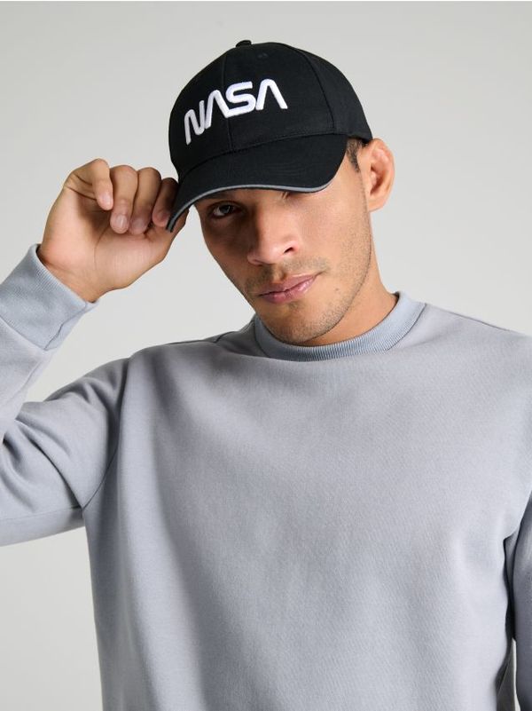 Sinsay Sinsay - Kapa s šiltom NASA - črna