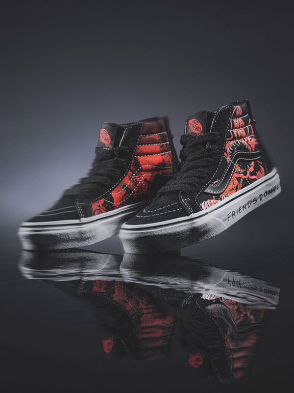 Vans Vans Vans x Stranger Things Sk8-Hi Zip otroške superge Črna